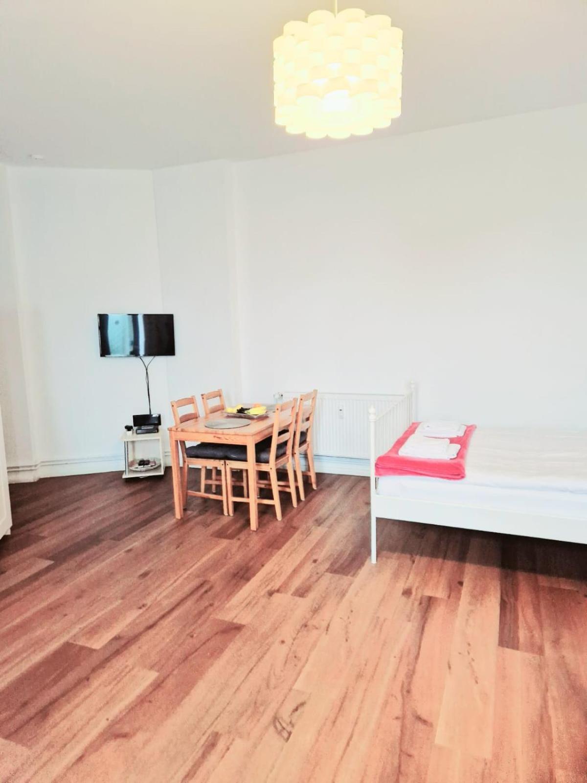 City Studio For 4, Near Sonnenallee Berlin